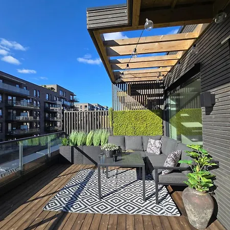 Exclusive Townhouse With Private Rooftop Feriehus